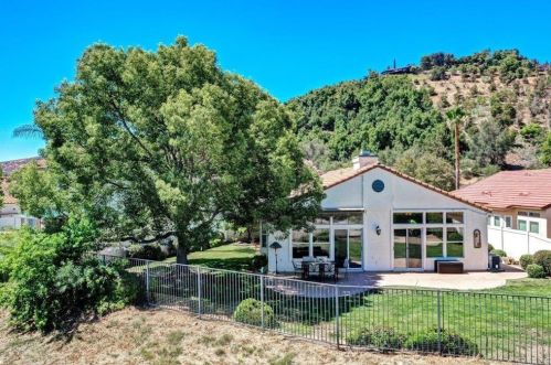 2306 Fallbrook Pl, Escondido, CA 92027-6738