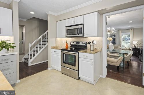 7391 Stream Way, Springfield VA  22152-3639 exterior