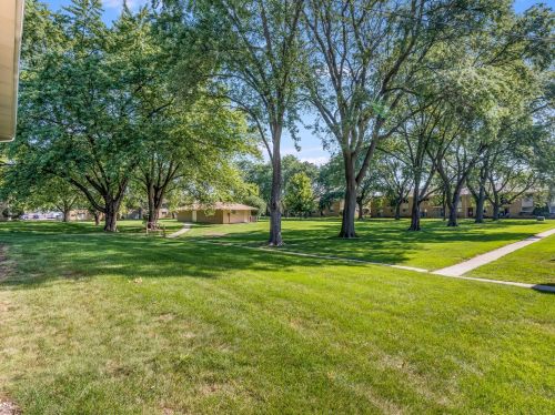 530 Chase Dr, Willowbrook IL  60514-1771 exterior