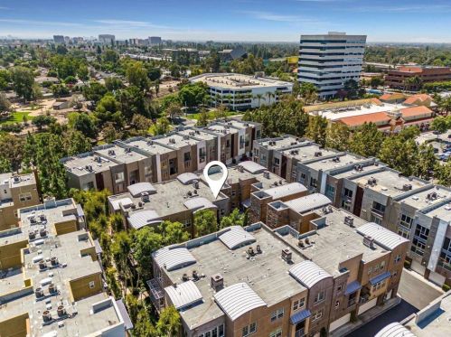 252 Jeanette Ln, Santa Ana CA  92705-6016 exterior