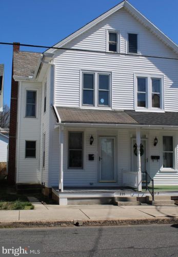 235 Franklin St, Ephrata PA  17522-1934 exterior