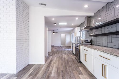 1705 Glen Alta Dr, Irving TX  75061-2306 exterior