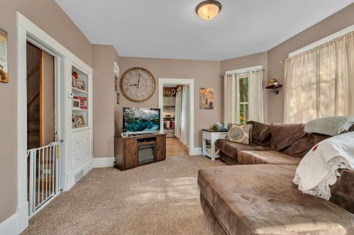 15 4th St, Melrose, MN 56352-1335