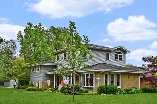 384 Wilkins Dr, Des Plaines, IL 60016-2466