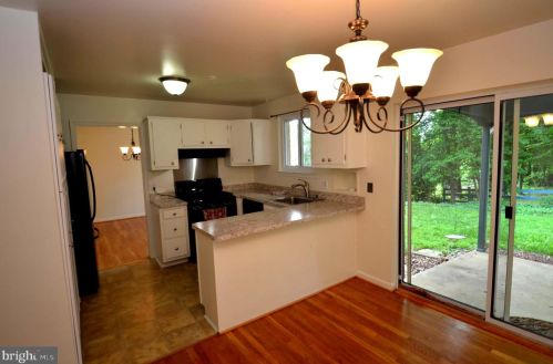 8715 Kenilworth Dr, Springfield VA  22151-1101 exterior