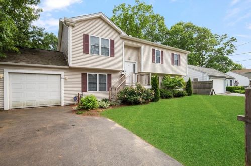 86 Bethel St, Warwick, RI 02889-2402