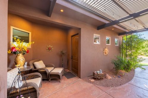 90 Brokenstone Trl, Kayenta UT 84738-6575 exterior