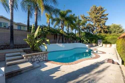 701 Byron Ct, Upland, CA 91784-1383