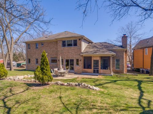 1253 Groh Ct, Palatine, IL 60067-5800
