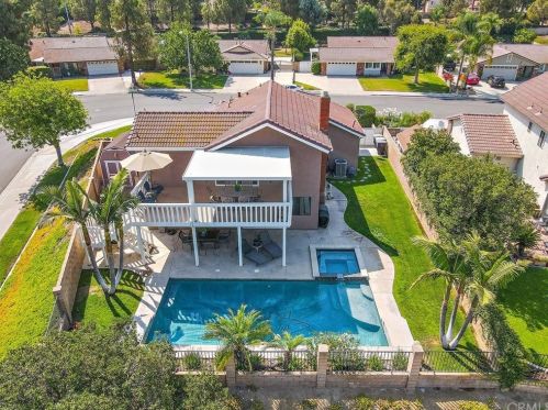 6880 Rycroft Dr, Riverside CA  92506-5317 exterior