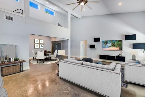 8208 Burrell Dr, Austin TX  78757-8339 exterior