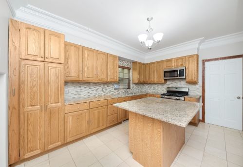 631 Oakview Ave, Joliet IL  60433-2621 exterior