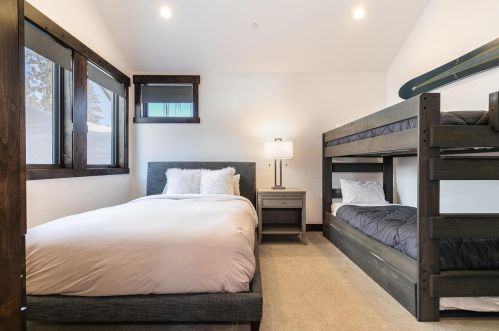 9218 Heartwood Dr, Truckee CA  96161-5196 exterior
