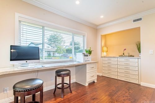 2010 Buckingham Pl, Glendale CA  91206-1401 exterior