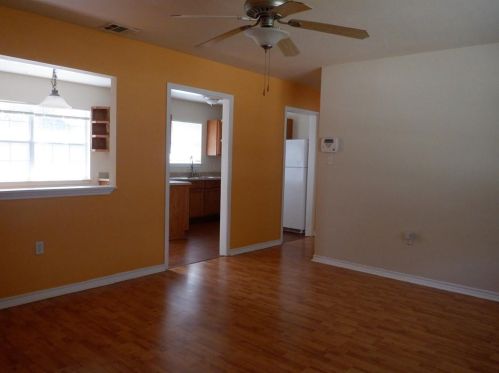 5400 Downs Dr, Austin TX  78721-2208 exterior