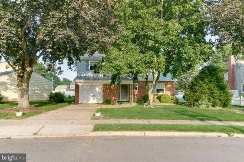 2 Constance Dr, Trenton, NJ 08620-2903