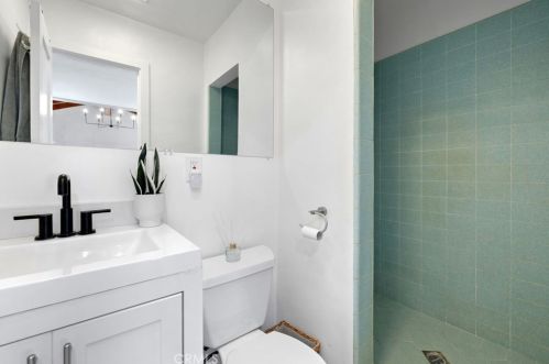 15005 Cranbrook Ave, Hawthorne CA  90250-8476 exterior