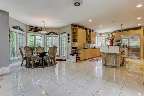 6919 Fieldstone Dr, Willowbrook IL  60527-5295 exterior