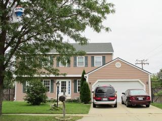 1 Ascot Ln, Streamwood, IL 60107-6619