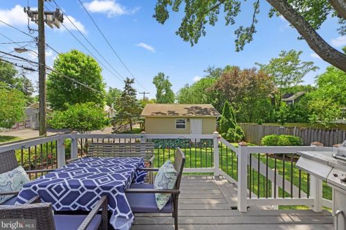 800 Easley St, Silver Spring MD 20910-4587 exterior