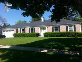 1206 Brookside Dr, Hillcrest, IL 61068-1102