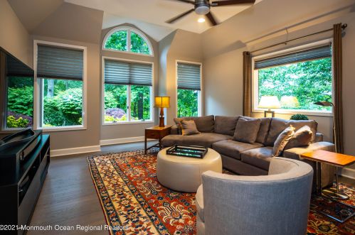 17 Highpoint Rd, Holmdel Village, NJ 07733-1643