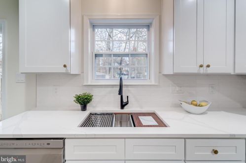 8527 Bauer Dr, Springfield VA  22152-2345 exterior