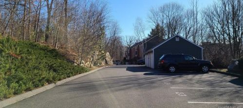 3 Valley View Rd, Norwalk CT  06851-1028 exterior