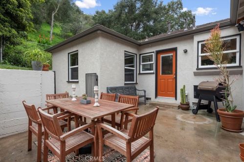 2470 Bywood Dr, Glendale CA  91206-4725 exterior