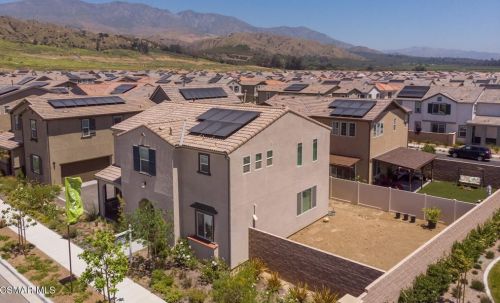 461 Santa Paula St, Santa Paula, CA 93060-1942