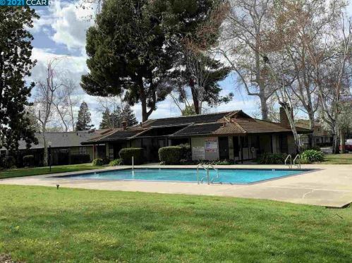 1800 Chinquapin Ct, Concord CA  94519-1590 exterior
