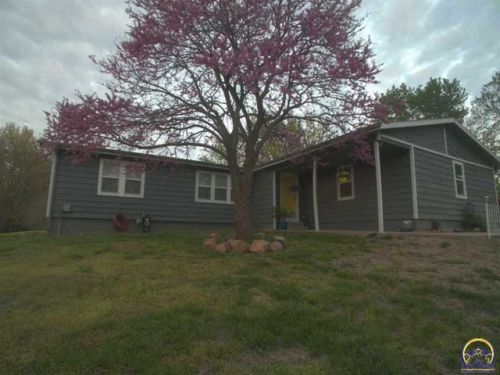 3916 Tecumseh Rd, Tecumseh, KS 66542-9585