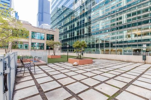 125 Jefferson St, Chicago IL  60661-3609 exterior