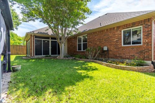 2729 White Rock Dr, Fort Worth TX  76131-2048 exterior