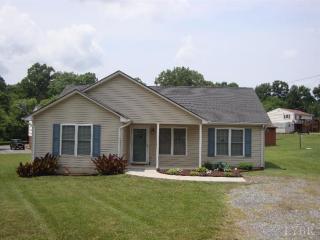 108 Creston Oaks Ct, Forest, VA 24551-1426