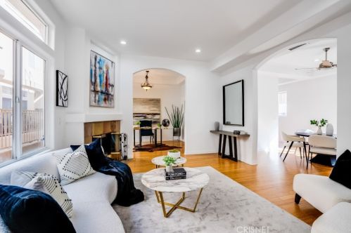 5242 Vesper Ave, Van Nuys, CA 91411-4090