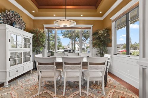 1746 Main St, Huntington Beach CA  92648-2723 exterior