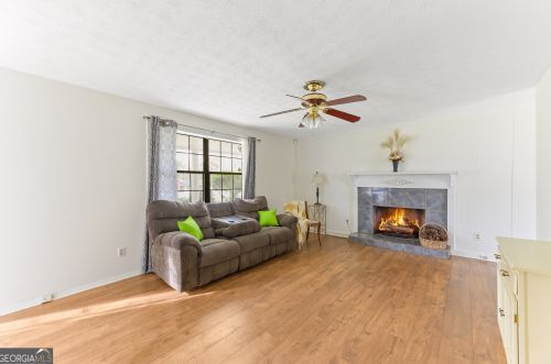 90 Cumberland Dr, Rex GA 30273-1800 exterior