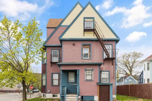84 Hamilton St, Providence, RI 02907-1654