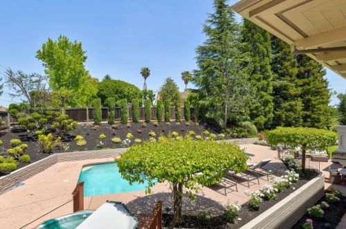 11555 Arroyo Oaks Dr, Los Altos CA 94024-6527 exterior