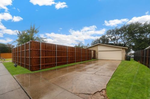 2017 Jennifer Ct, Carrollton TX 75007-3528 exterior