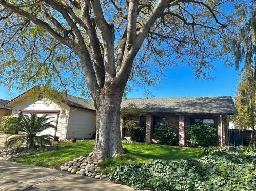 3825 Marigold Ln, Modesto, CA 95356-1309