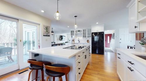 110 Goodman Dr, Middletown, CT 06457-1954
