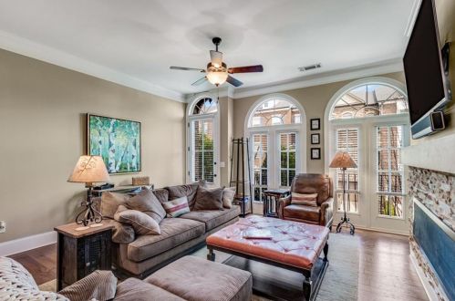 3639 Brookleigh Ln, Atlanta GA  30319-2219 exterior