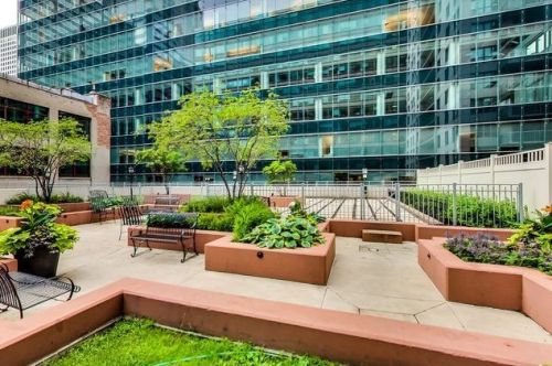 125 Jefferson St, Chicago IL  60661-3609 exterior