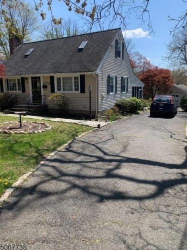 104 Emerson Ln, Berkeley Heights, NJ 07922-2414