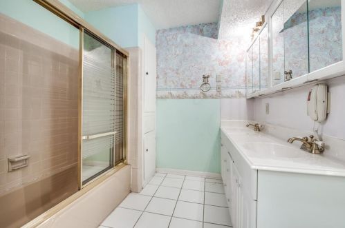 809 Tanglewood Dr, Irving TX 75061-6815 exterior