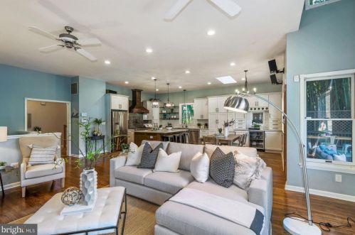 7318 Baltimore Ave, Silver Spring MD 20912-4101 exterior