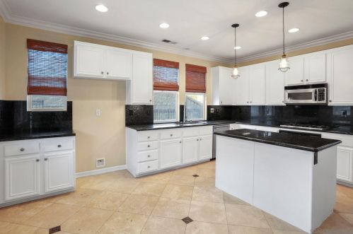 1728 Picket Fence Dr, Chula Vista CA  91915-1858 exterior