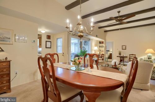 185 Valleybrook Dr, Lancaster PA  17601-4620 exterior